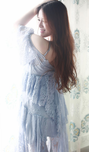 护士给病人做性功能康复治疗